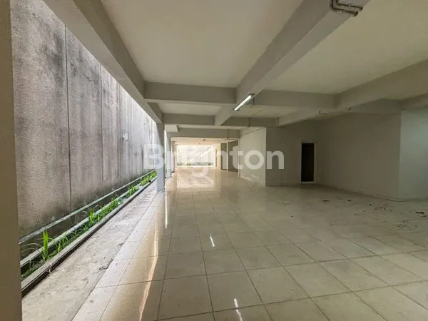image RUMAH MEWAH 3 LANTAI DI CITRALAND, LT 540M² (5)