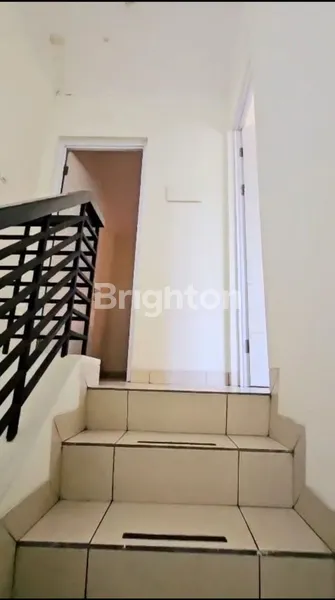 image DIJUAL / DISEWAKAN RUMAH DI LEGENDA WISATA CIBUBUR ZONA EAST REMBRANT – LT ±150 M², 3 KT (5)