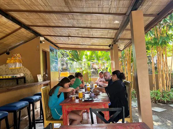 image VILLA SIAP HUNI DI SEMINYAK, 8 KAMAR & KOLAM RENANG (6)