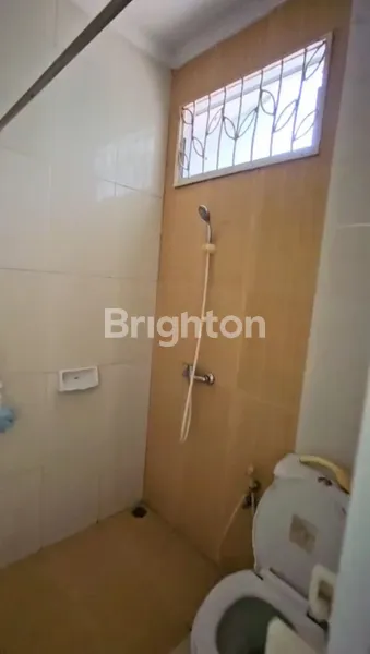 image DIJUAL / DISEWAKAN RUMAH DI LEGENDA WISATA CIBUBUR ZONA EAST REMBRANT – LT ±150 M², 3 KT (8)