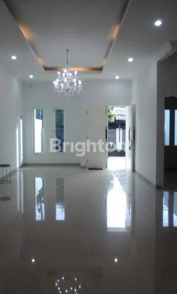 image RUMAH MEWAH 2 LANTAI SIAP HUNI DI JAKA PERMAI BEKASI (2)
