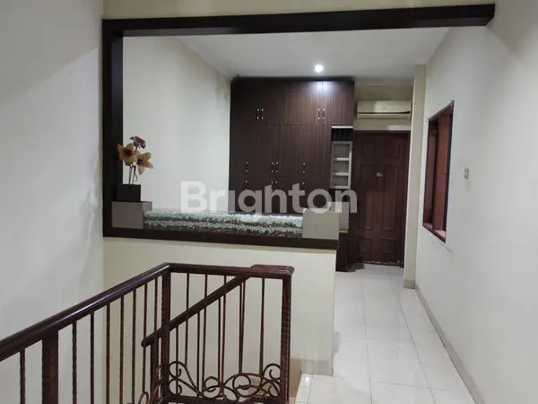image RUMAH TINGGAL DUA SETENGAH LANTAI SIAP HUNI LOKASINYA SANGAT STRATEGIS AMAN DAN NYAMAN AKSES MUDAH KEMANA MANA SUNTER JAKARTA UTARA  (1)