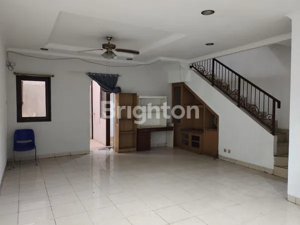 image RUMAH TINGGAL DUA SETENGAH LANTAI SIAP HUNI LOKASINYA SANGAT STRATEGIS AMAN DAN NYAMAN AKSES MUDAH KEMANA MANA SUNTER JAKARTA UTARA  (2)
