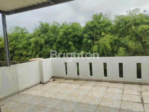 image RUMAH TINGGAL DUA SETENGAH LANTAI SIAP HUNI LOKASINYA SANGAT STRATEGIS AMAN DAN NYAMAN AKSES MUDAH KEMANA MANA SUNTER JAKARTA UTARA  (4)