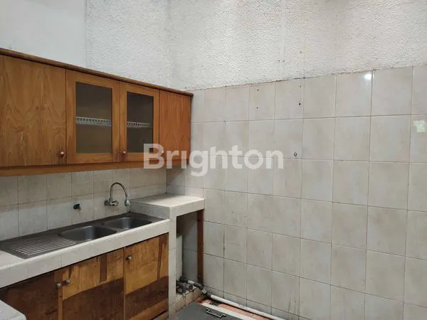 image RUMAH TINGGAL DUA SETENGAH LANTAI SIAP HUNI LOKASINYA SANGAT STRATEGIS AMAN DAN NYAMAN AKSES MUDAH KEMANA MANA SUNTER JAKARTA UTARA  (5)