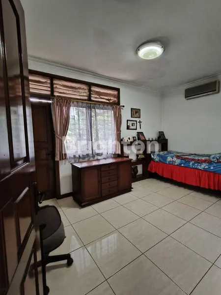 image RUMAH HOOK ADEM& ESTETIK NOSTALGIA DI TAMAN ARIES. BANGUNAN 2 LANTAI. TURUN HARGA 5,270M -> 4M MASIH NEGO (5)