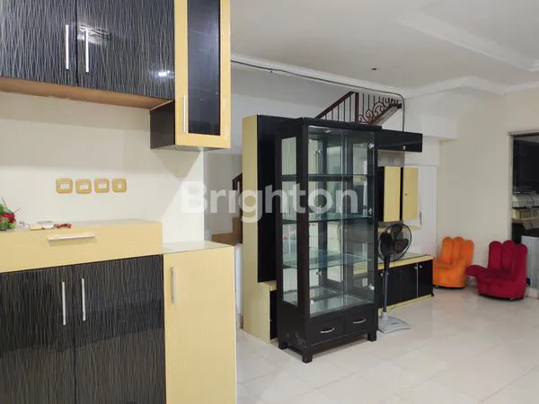 image RUMAH TINGGAL DUA LANTAI SIAP HUNI AMAN DAN NYAMAN AKSES MUDAH KEMANA MANA LOKASINYA SANGAT STRATEGIS SUNTER JAKARTA UTARA (2)
