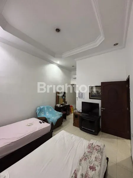 image HOT LISTING !! RUMAH LUAS DIJUAL SANGAT TERAWAT & SIAP HUNI !! COCOK UNTUK RUMAH KELUARGA (3)