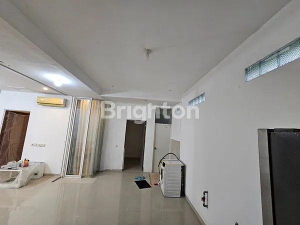 image SEWA RUMAH 2 LANTAI FULL FURNISH, PAKUWON (3)