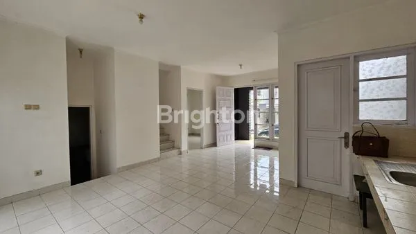 RUMAH 2 LANTAI LT 128 DI KOTA WISATA