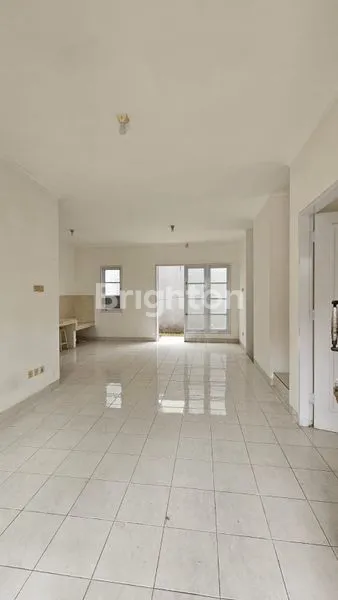 image RUMAH 2 LANTAI LT 128 DI KOTA WISATA (2)