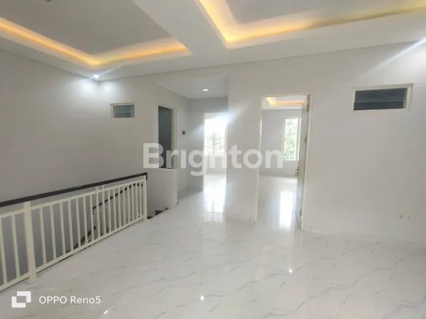 image RUMAH BARU 2 LANTAI, SHM, HADAP BARAT DI GAYUNG KEBONSARI (3)