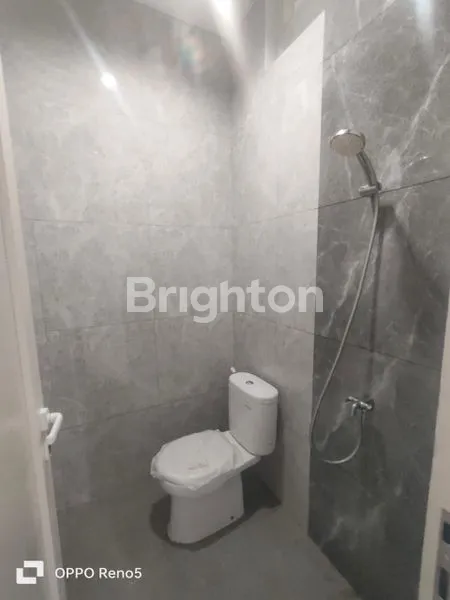 image RUMAH BARU 2 LANTAI, SHM, HADAP BARAT DI GAYUNG KEBONSARI (8)