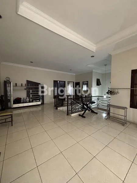 image HOT LISTING !! RUMAH LUAS DIJUAL SANGAT TERAWAT & SIAP HUNI !! COCOK UNTUK RUMAH KELUARGA (7)