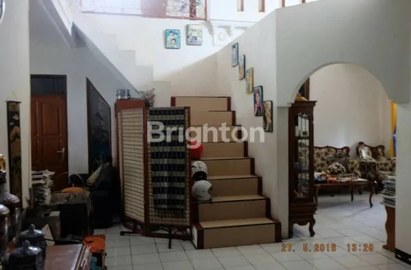 image RUMAH KLASIK ELEGAN & LUAS DI KAWASAN ELITE YANG SEJUK BUKIT LIGAR, BANDUNG (4)