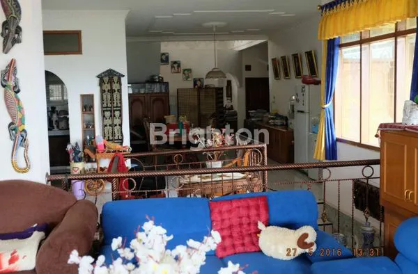 image RUMAH KLASIK ELEGAN & LUAS DI KAWASAN ELITE YANG SEJUK BUKIT LIGAR, BANDUNG (5)