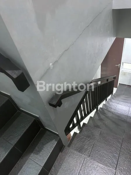 image HUNIAN STRATEGIS 2 LANTAI DEKAT TOL & STASIUN (4)