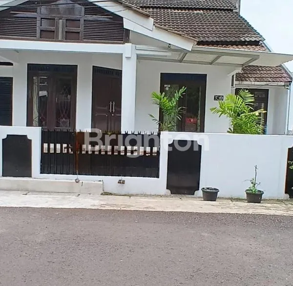 image RUMAH SIAP HUNI, 220M² LB, LOKASI STRATEGIS CIPUTAT (1)