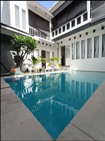 image HUNIAN MEWAH DENGAN KOLAM RENANG PRIBADI DI JAGAKARSA (1)