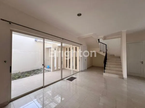 image RUMAH MODERN 2 LANTAI, SIAP HUNI DI KAWASAN NYAMAN ROLLING HILLS LIPPO KARAWACI (8)