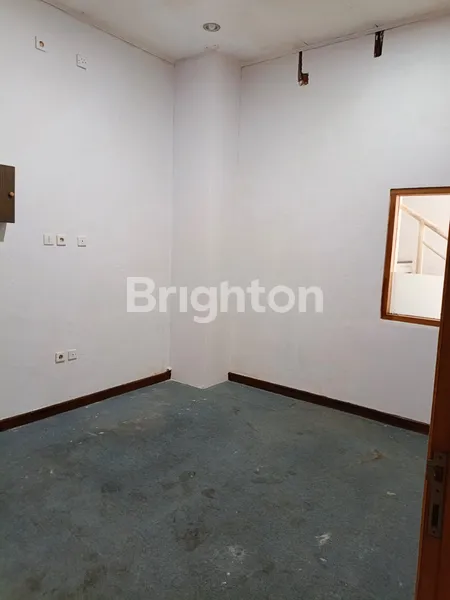 image UNIT LANGKA! RUKO PREMIUM 3 LANTAI DI JANTUNG RENON – PELUANG INVESTASI TERBAIK 2026 (6)