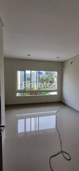 image RUMAH BARU 3 LANTAI MINIMALIS DURI KEPA  DEKAT TANJUNG DUREN  (4)