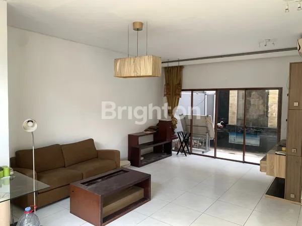 image DIJUAL CEPAT RUMAH 2 LANTAI DI JGC CLUSTER ALAMANDA CAKUNG JAKARTA TIMUR – SHM, SEMI FURNISH (2)