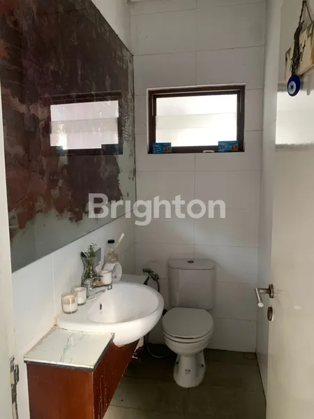 image DIJUAL CEPAT RUMAH 2 LANTAI DI JGC CLUSTER ALAMANDA CAKUNG JAKARTA TIMUR – SHM, SEMI FURNISH (8)