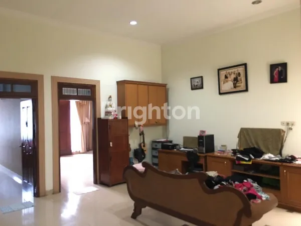image RUMAH FULL FURNISH CENGKARENG 2 LANTAI GARASI 3 MOBIL (3)