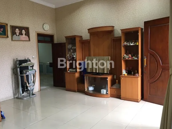 image RUMAH FULL FURNISH CENGKARENG 2 LANTAI GARASI 3 MOBIL (8)