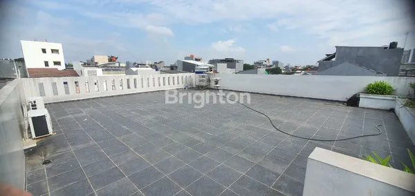 image RUMAH 3 LANTAI SWIMMING POOL SUNTER AGUNG SHM (6)