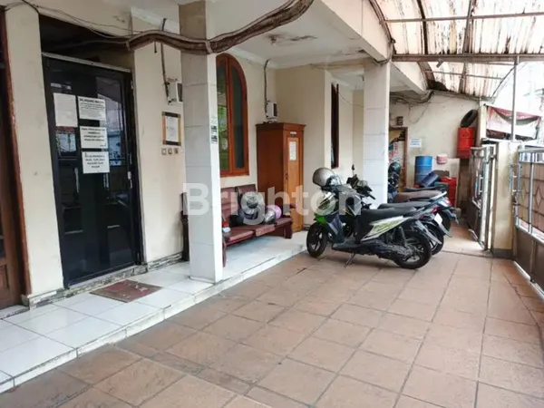 image KOS BESAR 60 KAMAR 3 LANTAI TANJUNG DUREN SHM (2)