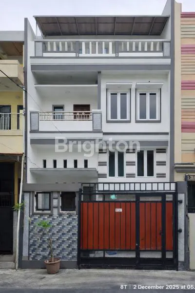 image RUMAH MODERN 3 LANTAI DI PADEMANGAN JAKARTA UTARA  - LT 90 LB 270 (1)