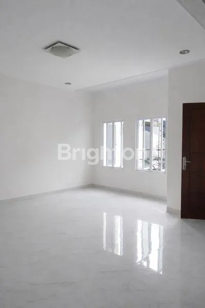 image RUMAH MODERN 3 LANTAI DI PADEMANGAN JAKARTA UTARA  - LT 90 LB 270 (4)