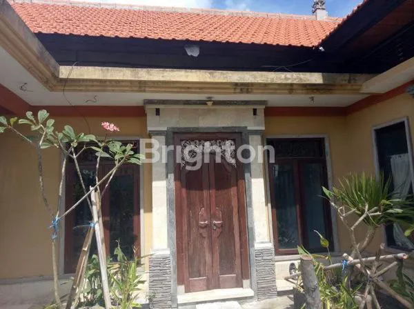 image DISEWAKAN RUMAH 2 LANTAI – DALUNG # HARGA TERBAIK | UNIT LANGKA  RUMAH LUAS, NYAMAN & SIAP HUNI – DIJAMIN SUKA!  (1)