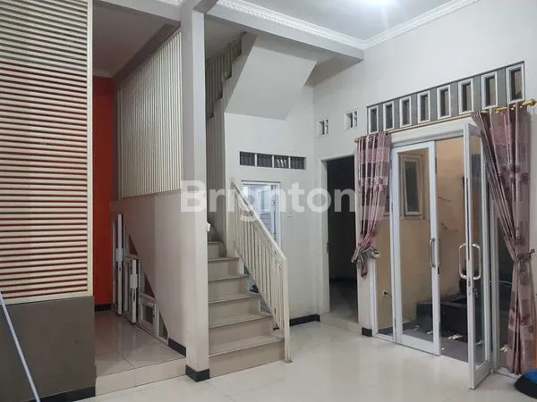 image RUMAH 2 LANTAI SIAP HUNI DI SEMOLOWARU (6)