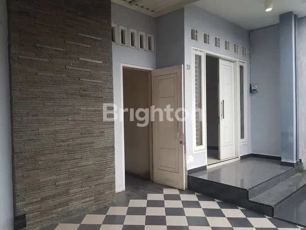 image RUMAH 2 LANTAI SIAP HUNI DI SEMOLOWARU (5)