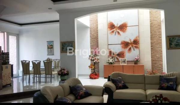 image RUMAH MEWAH 3 LANTAI FULLY FURNISHED DI GREEN VILLE (5)