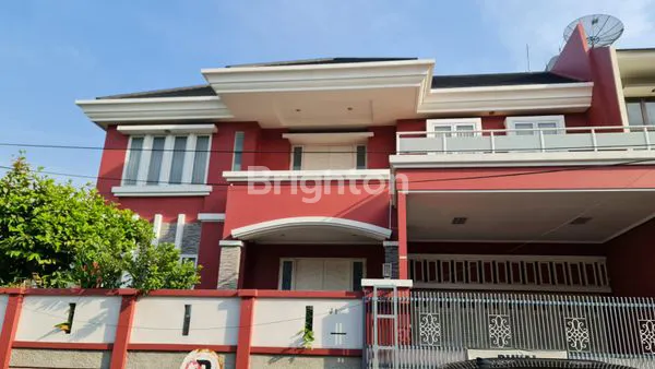image RUMAH MEWAH 3 LANTAI FULLY FURNISHED DI GREEN VILLE (3)