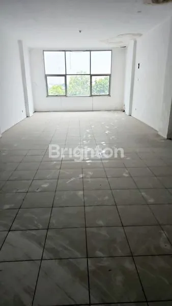 image DI SEWAKAN RUKO STRATEGIS DI BINTARO, LT 75M² LB 337M² (4)