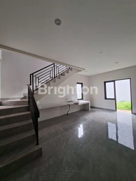 image DI JUAL RUMAH 2 LANTAI, SIAP HUNI, CANTIK, STRATEGIS, AMAN DAN NYAMAN (4)