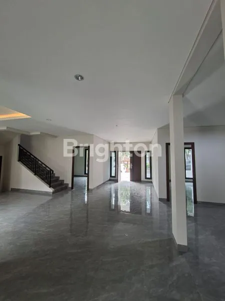 image DI JUAL RUMAH 2 LANTAI, SIAP HUNI, CANTIK, STRATEGIS, AMAN DAN NYAMAN (3)