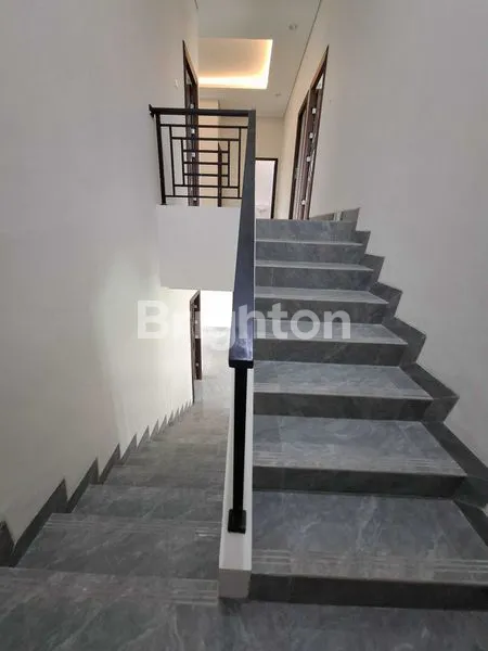 image DI JUAL RUMAH 2 LANTAI, SIAP HUNI, CANTIK, STRATEGIS, AMAN DAN NYAMAN (5)