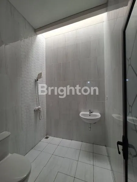 image DI JUAL RUMAH 2 LANTAI, SIAP HUNI, CANTIK, STRATEGIS, AMAN DAN NYAMAN (7)