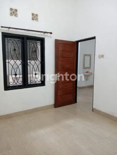 image RUMAH 1 LANTAI SIAP HUNI SELANGKAH KE RAYA MERR (5)