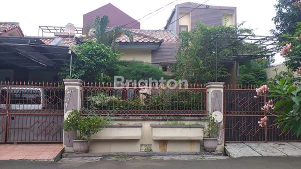 image RUMAH STRATEGIS NYAMAN, TENANG DAN ASRI DI KOMPLEK MAHKOTA SIMPRUG CILEDUG (1)