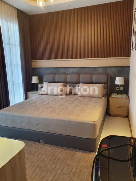 image RUMAH MEWAH 3 LANTAI FULL FURNISHED & POOL DI CITRALAND (3)