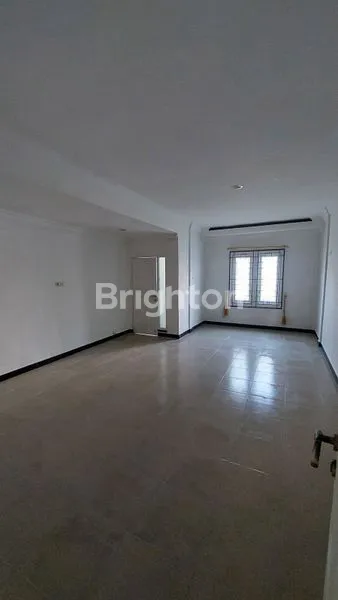 image RUMAH CANTIK TEPI JALAN HALAMAN LUAS PONTIANAK KOTA (6)