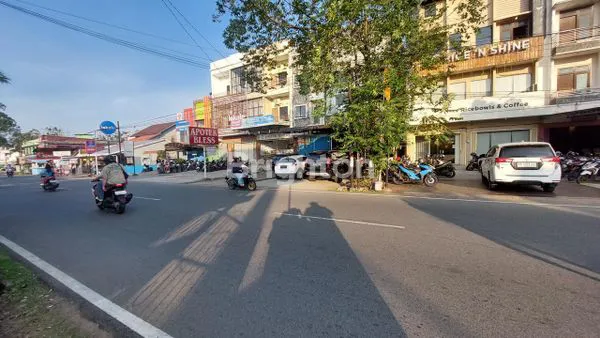 image RUMAH CANTIK TEPI JALAN HALAMAN LUAS PONTIANAK KOTA (3)