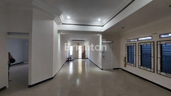image RUMAH CANTIK TEPI JALAN HALAMAN LUAS PONTIANAK KOTA (4)